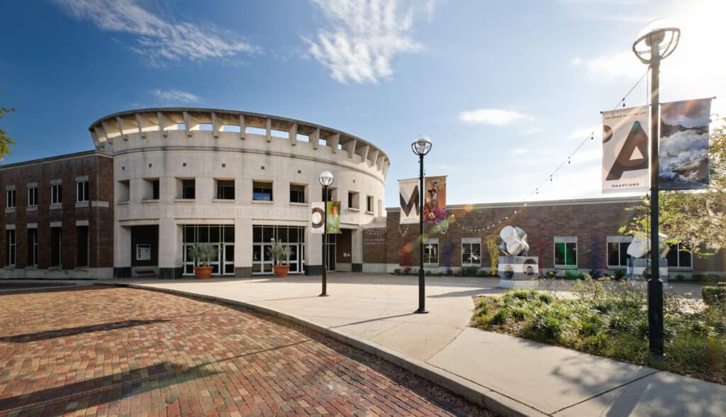 The outside of the Orlando Museum of Art